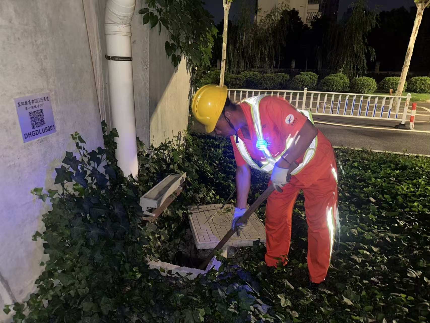 错峰作业 筑牢防暑屏障2.jpg